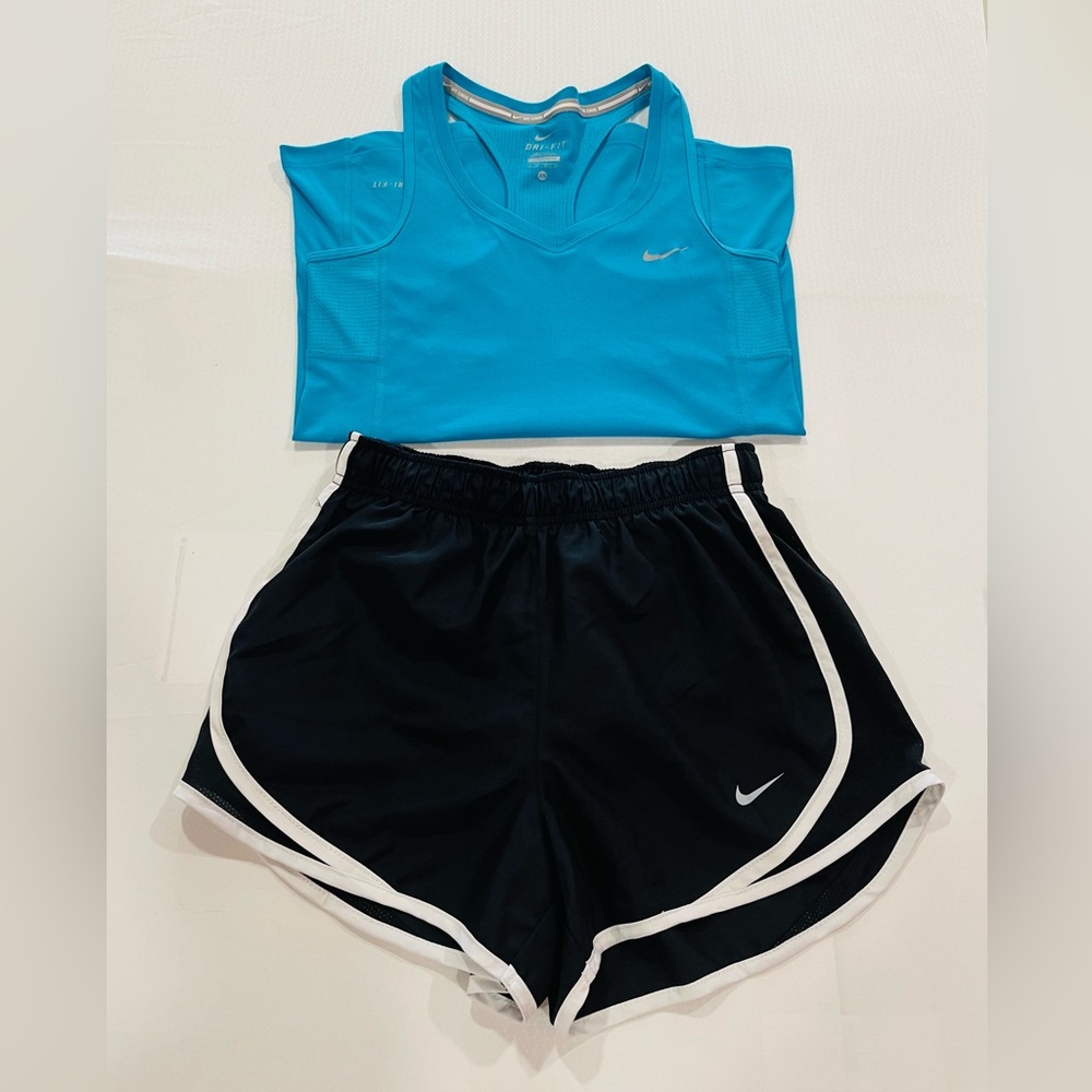 Set Nike  Two pieces. ♥️  Dri-FIT Running Tank